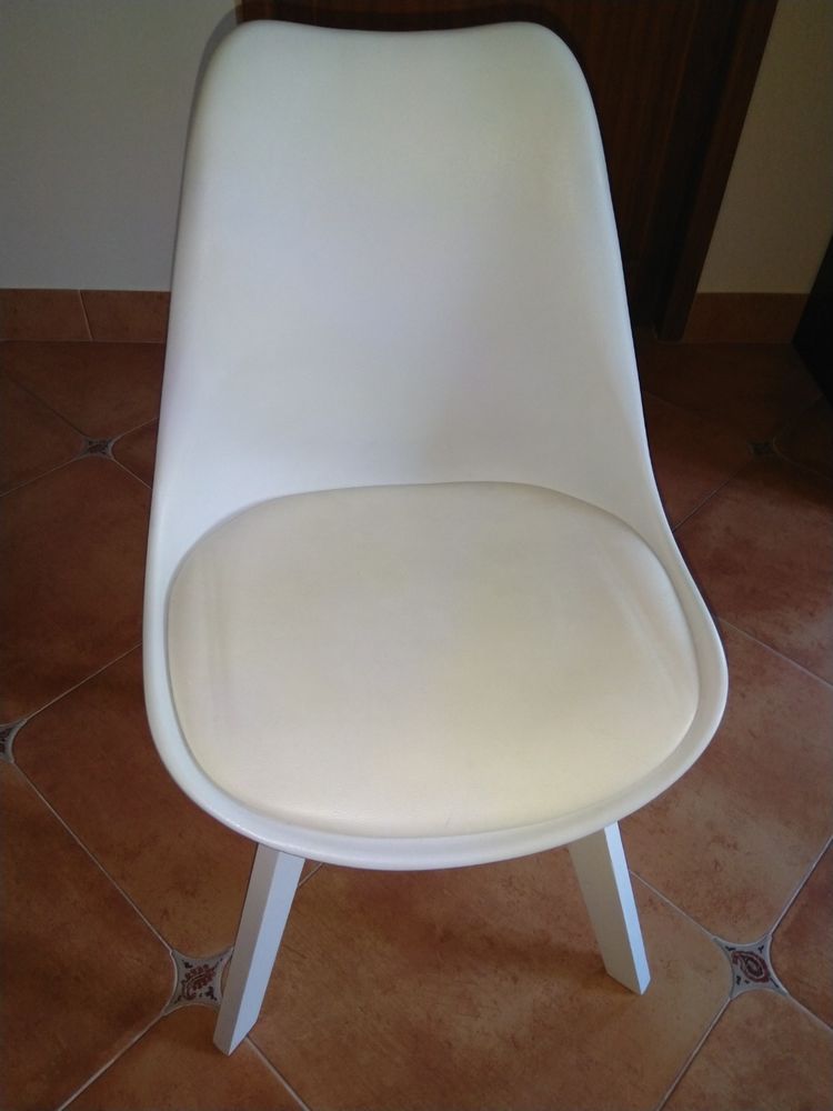 Chaise blanche 20 Villemandeur (45)