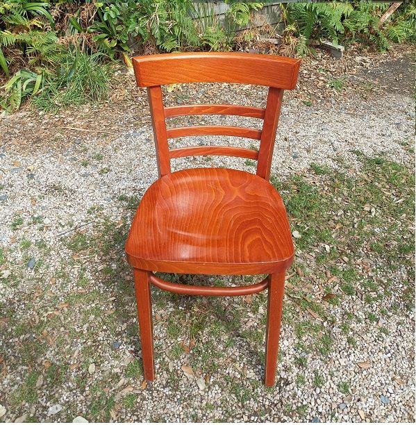 Chaise bois bistrot vernis dp 0923049 brocanteespritdantan 29 Ploubazlanec (22)