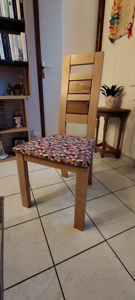 Chaise en bois en ch�ne massif 240 Saint-Max (54)