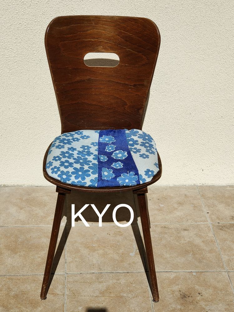 Chaise, bois massif, tissu bleu blanc - Bon état 18 Foncine-le-Haut (39)