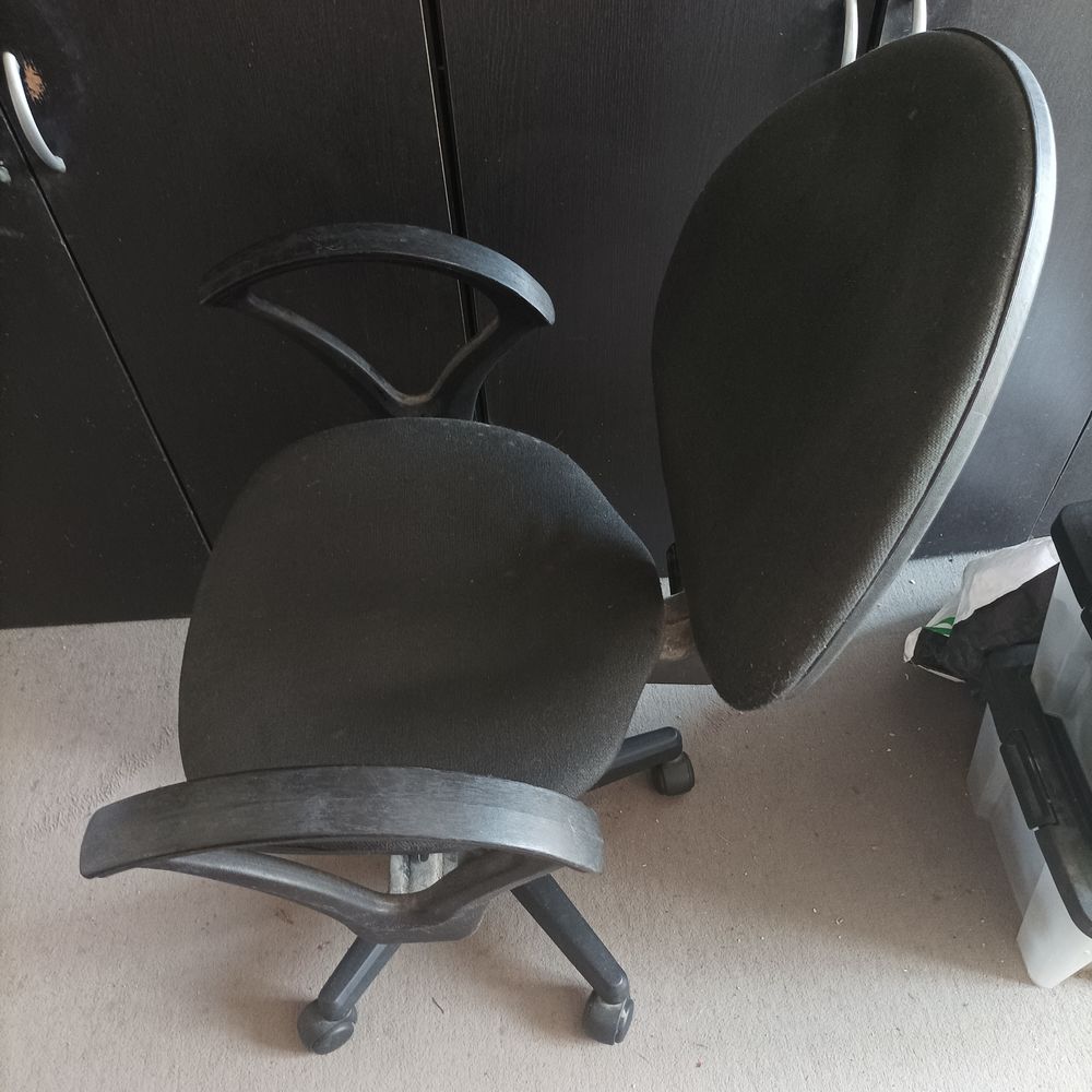 Chaise de bureau � roulettes 30 Neuilly-sur-Seine (92)