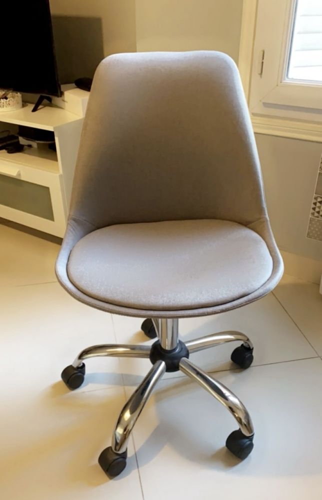 Chaise de bureau en lin � roulettes 30 Levallois-Perret (92)