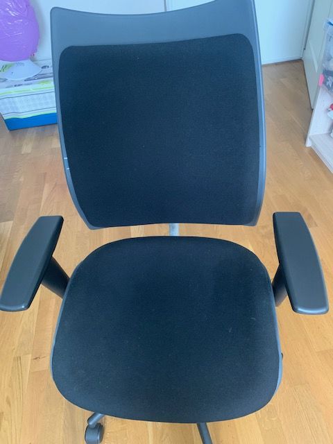 Chaise de bureau 50 Saint-Germain-Laxis (77)