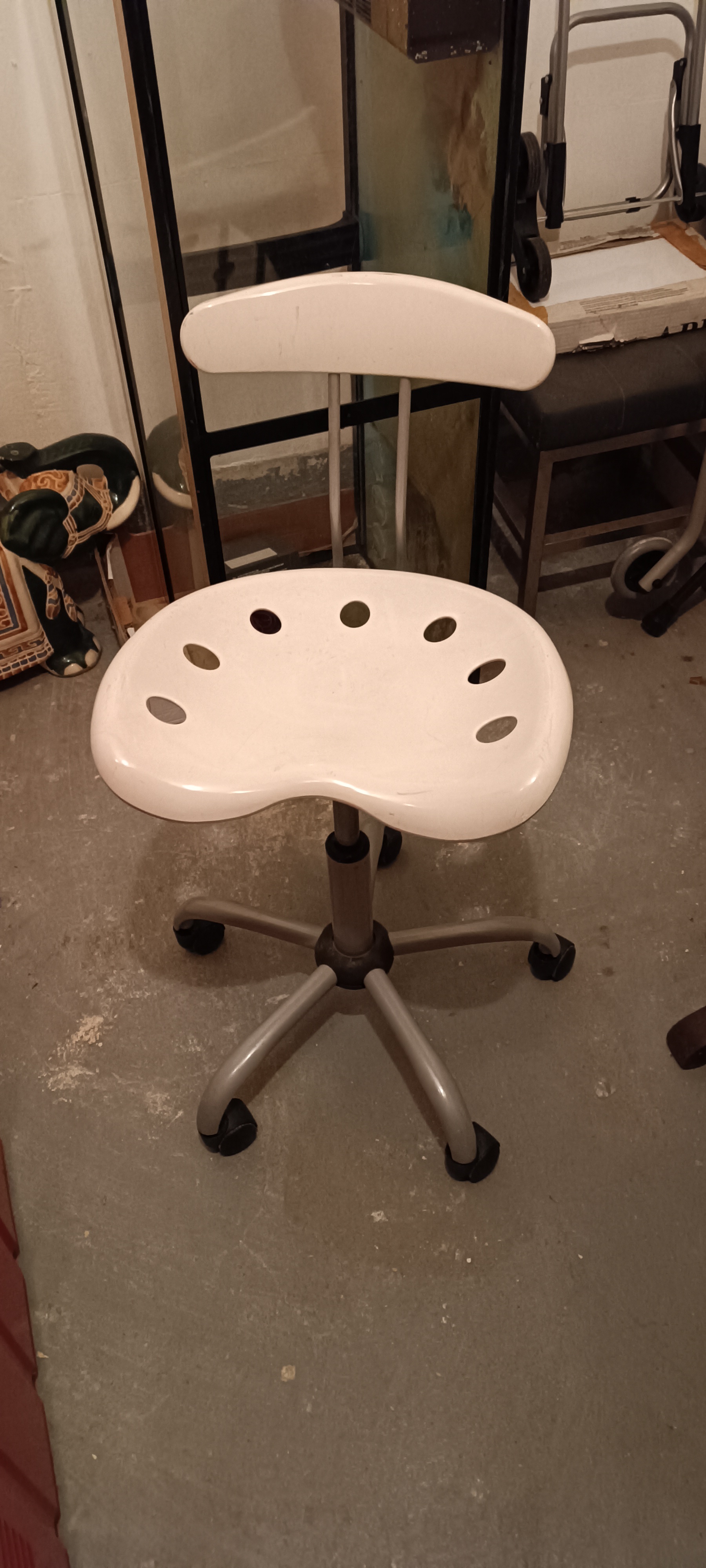 Chaise de bureau 30 Cap-d'Ail (06)