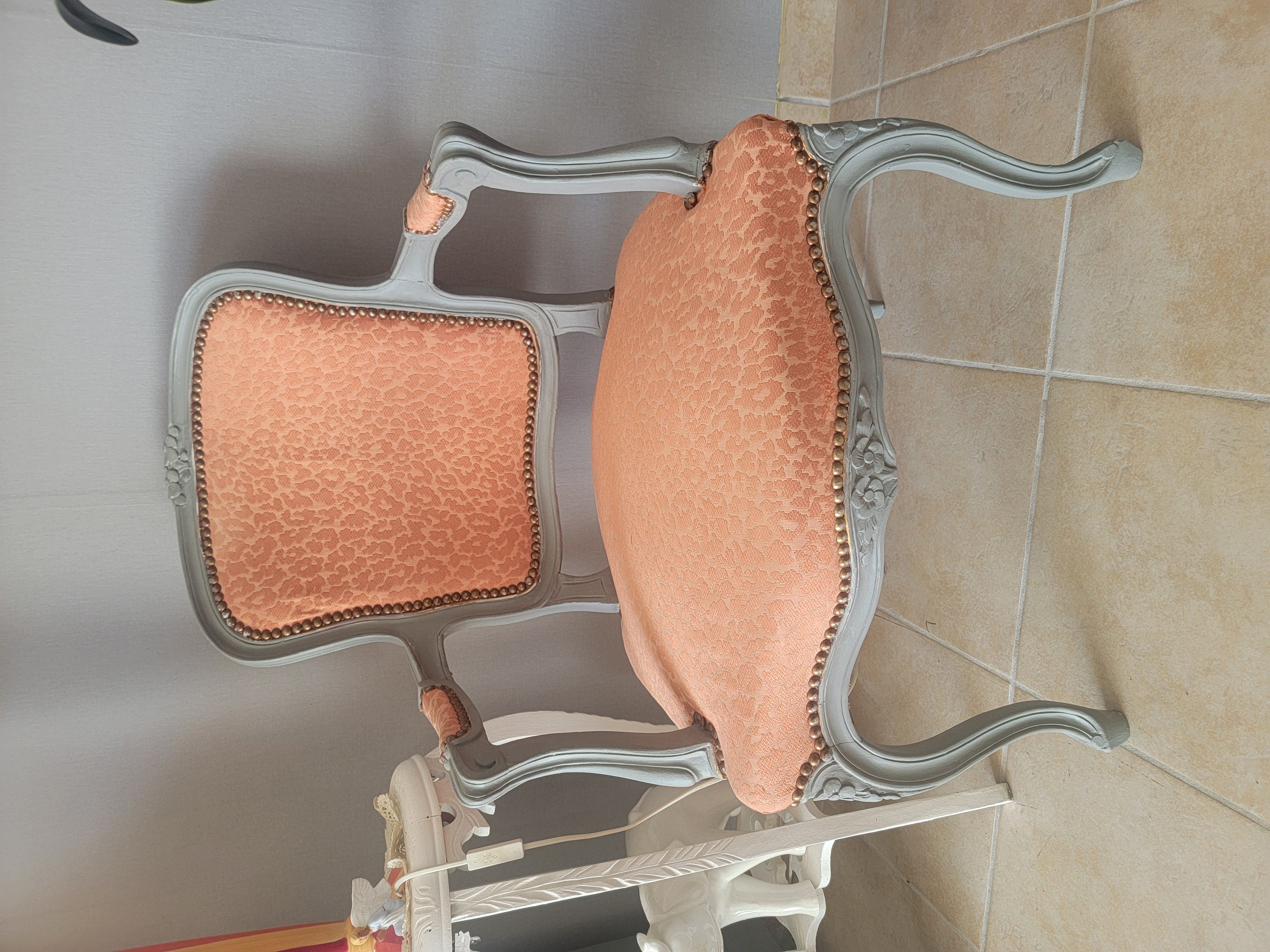 Chaise Classique en Bois Gris et Tissu Orange
X 2 340 Pujaudran (32)