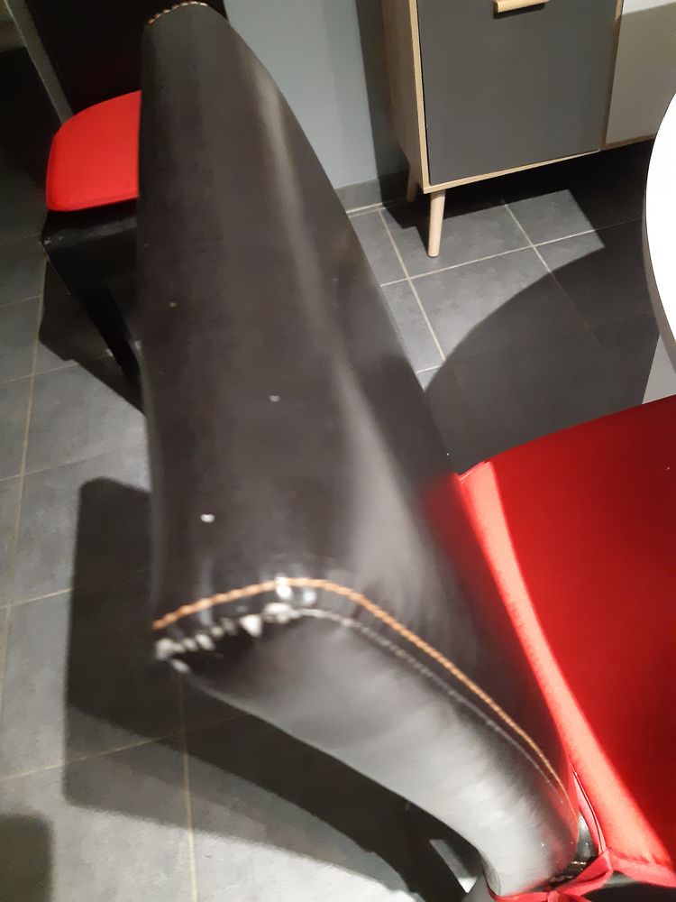 6 chaise cuir un peu habimez met peu servir propre 90 Auchel (62)