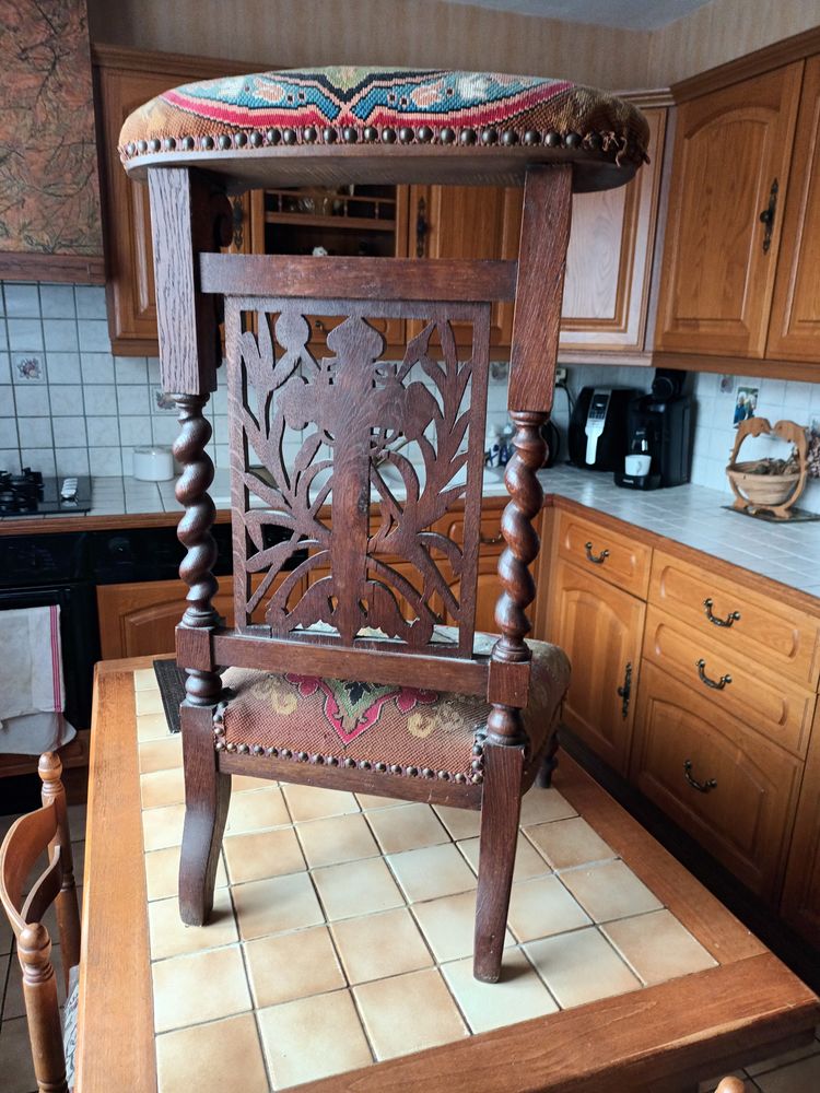 chaise pri dieu ancienne 
200 Le Palais-sur-Vienne (87)