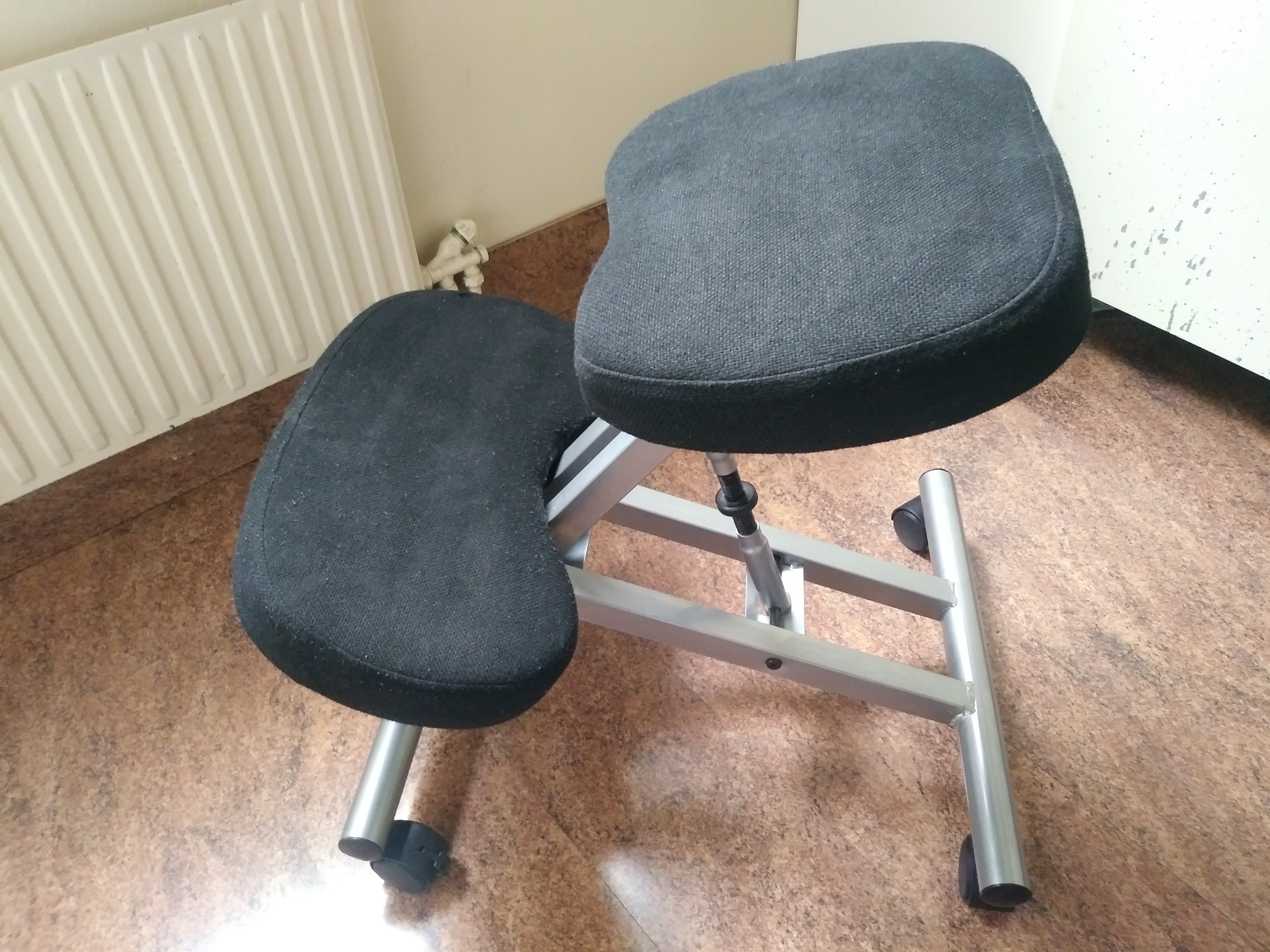 Chaise ergonomique sur les genoux 0 Paris 18 (75)