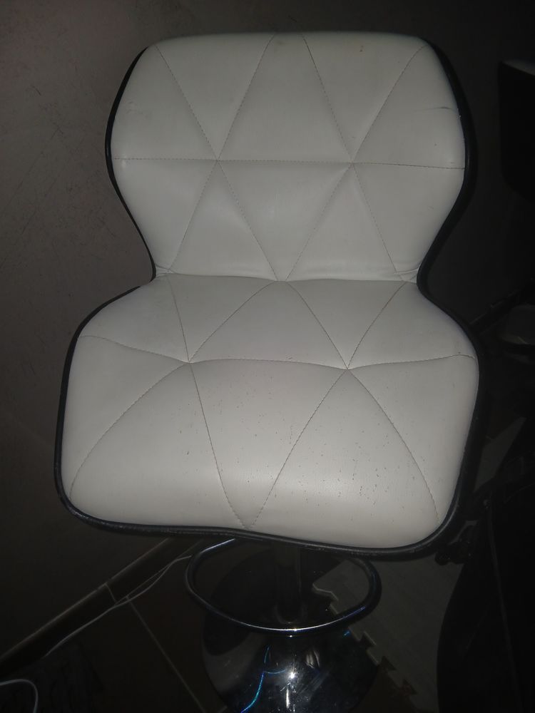 Chaise de bar bon �tat 80 Larnas (07)