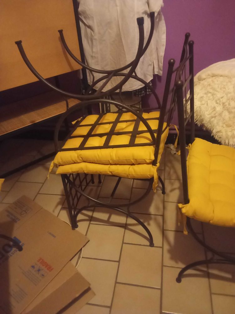 4 chaise en fer forg� plein 80 Avignon (84)