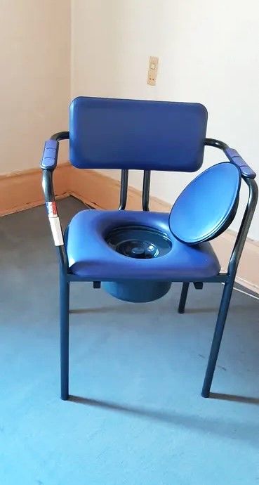 CHAISE POT GARDE ROBE NEUVE JAMAIS UTILISEE 20 Lyon 6 (69)
