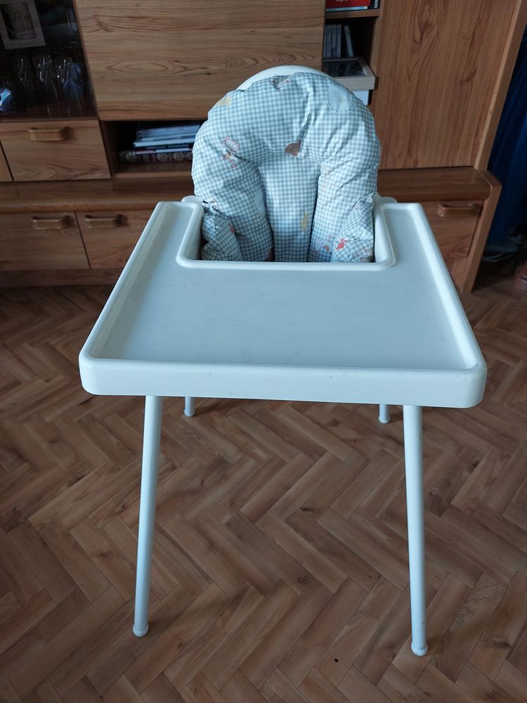 Chaise haute b�b�  couleur blanche, 15 Montigny-le-Bretonneux (78)