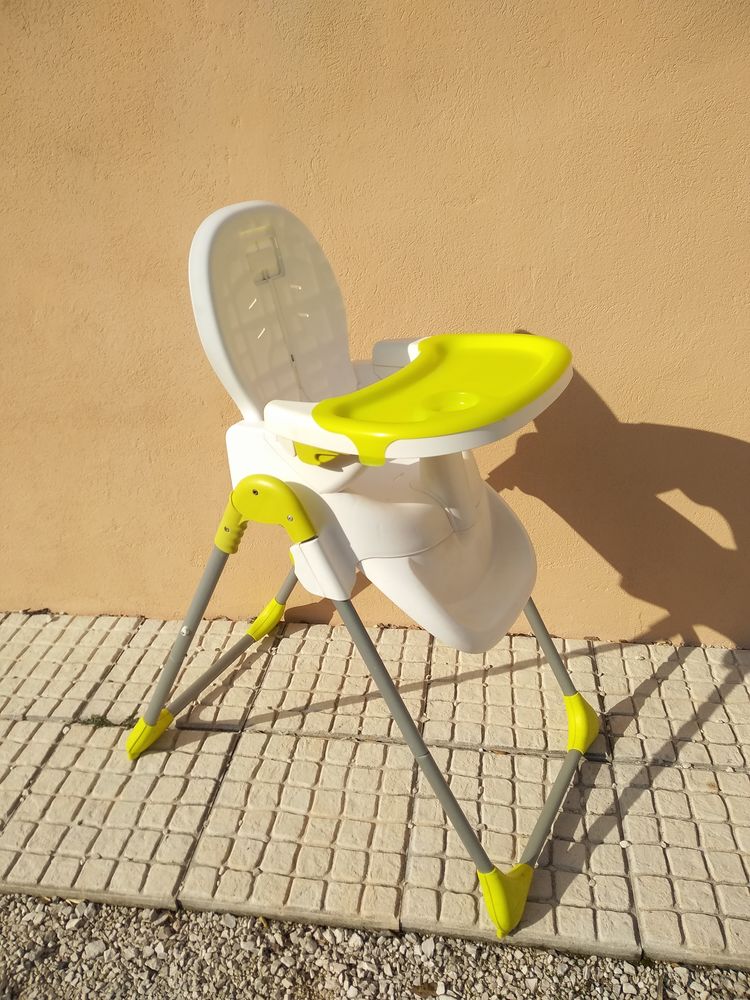 Chaise haute b�b� 25 M�ounes-l�s-Montrieux (83)