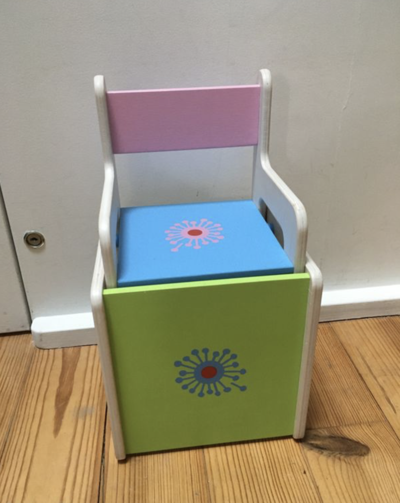 Chaise haute en bois pour poup�e transformable.
25 Ahetze (64)