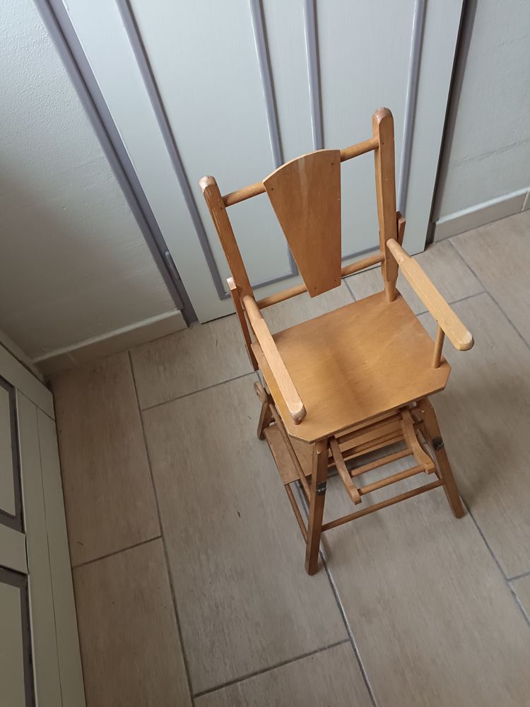 Chaise haute en bois pour poupon 12 Besan�on (25)