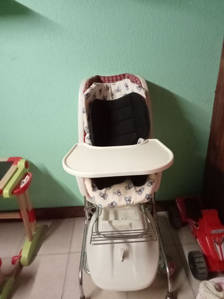 Chaise haute enfant 20 Saint-Martin-des-Olmes (63)