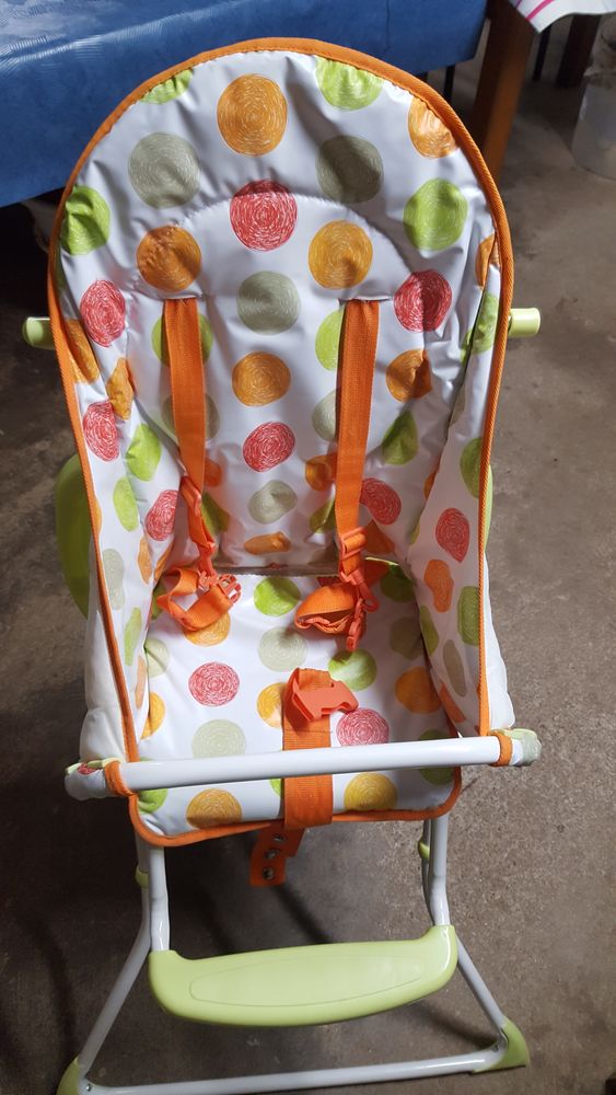 chaise haute pour b�b� 15 Custines (54)