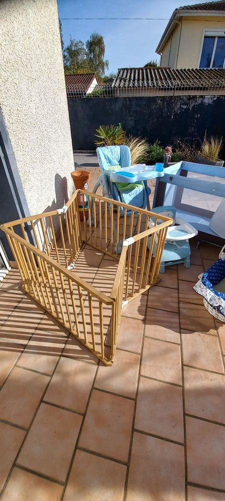 Lot (chaise haute/r�hausseur chaise/parc/lit parapluie etc 130 Pamiers (09)