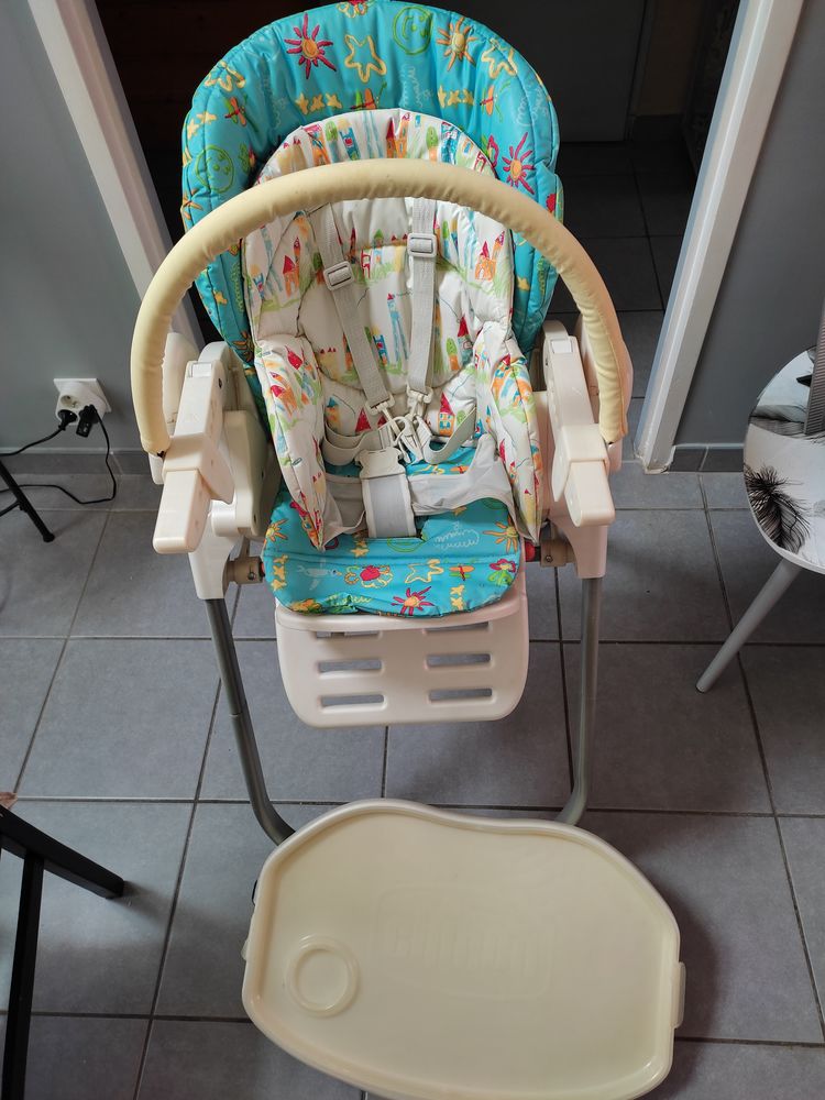 Chaise hautes enfants. 70 Saint-Etienne (42)