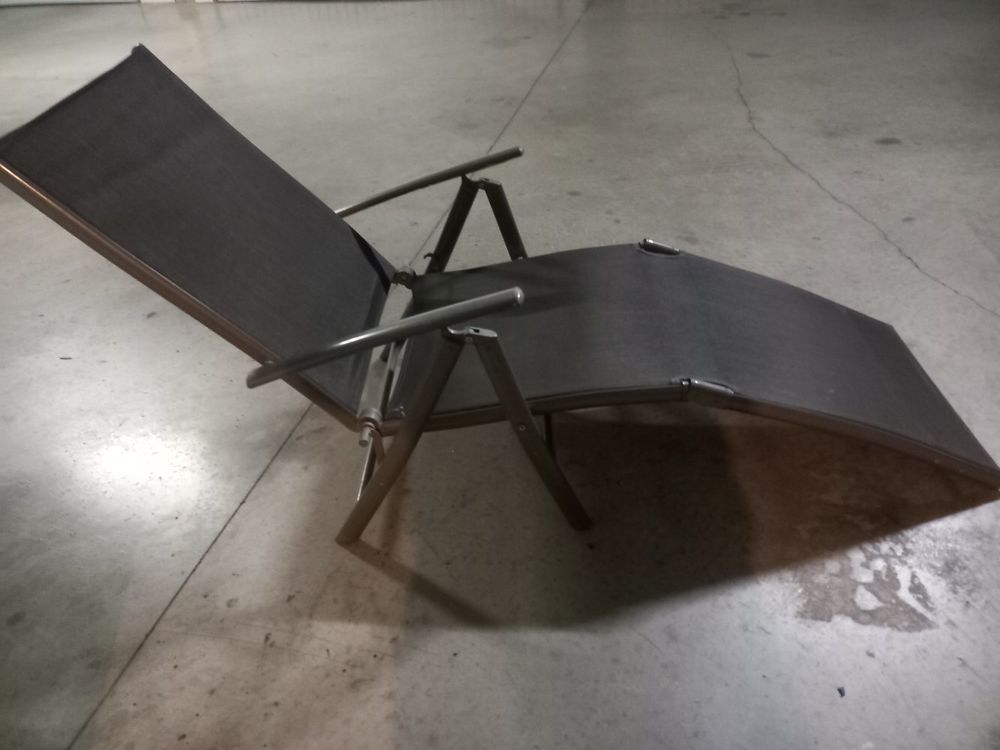 Chaise longue pliable en duralumin 30 Saint-Rapha�l (83)