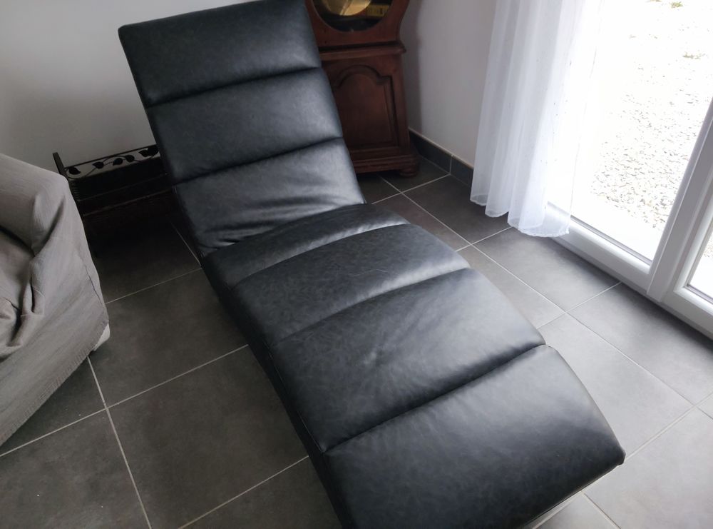 Chaise longue de salon 
Couleur noir 50 Colombier-Fontaine (25)