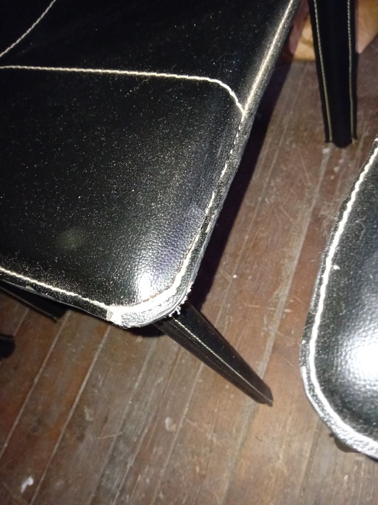 Chaise noir 25 Le Petit-Quevilly (76)