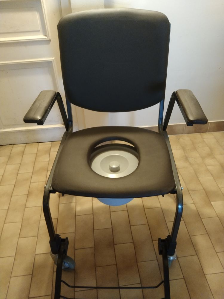 CHAISE PERCEE POUR PERSONNE A MOBILITE REDUITE 50 Drancy (93)