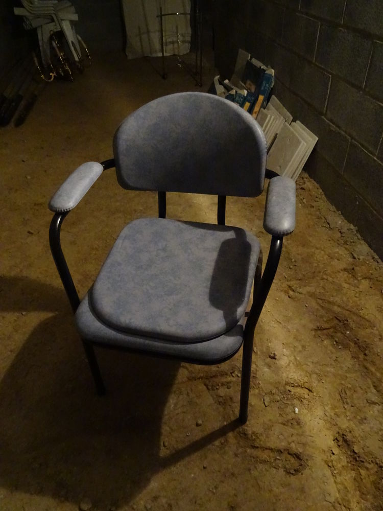 Chaise perc�e 0 Iwuy (59)