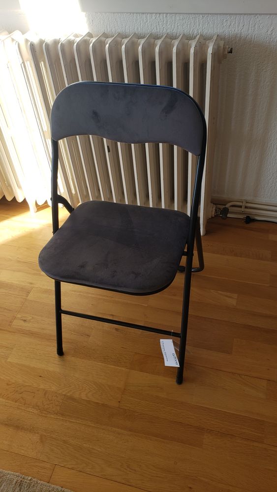 Chaise pliable (velour gris) - neuve 0 Ferney-Voltaire (01)