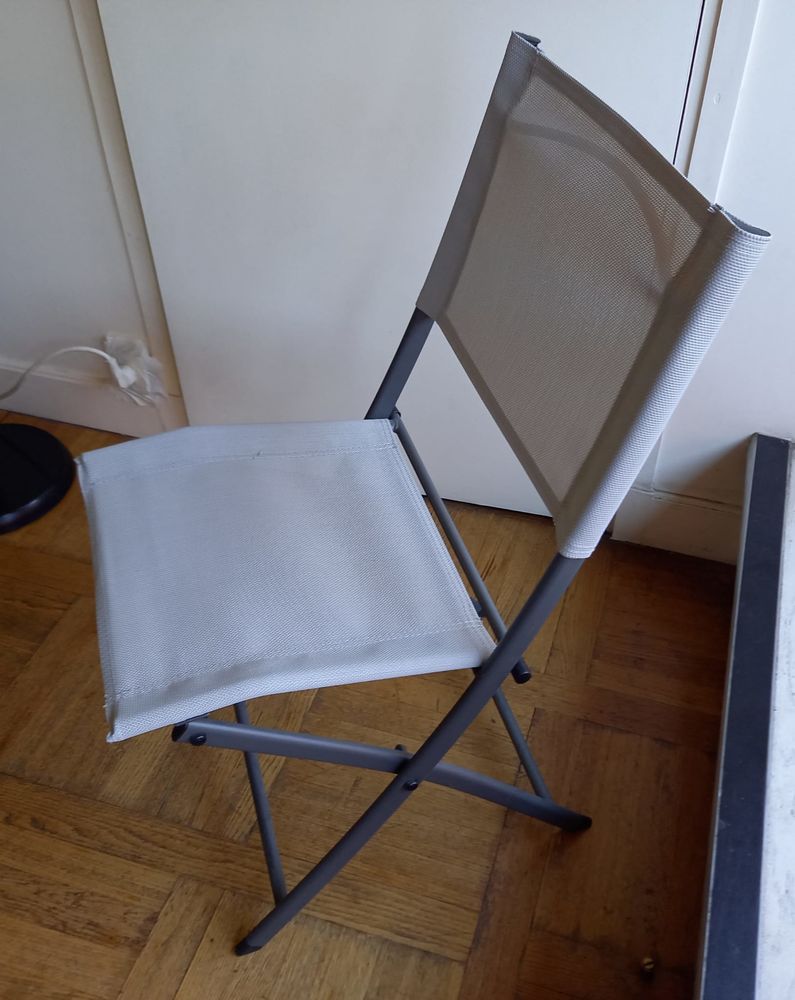 chaise pliante grise 10 Paris 6 (75)