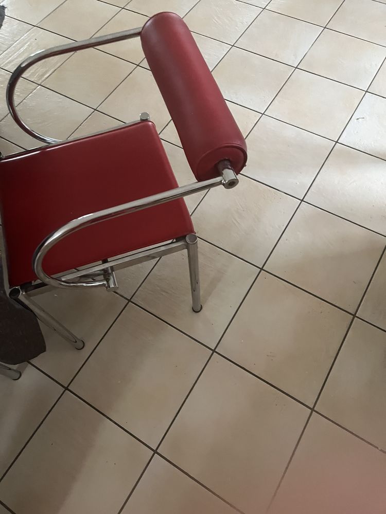 Chaise  rouge lot de deux 40 Grospierres (07)