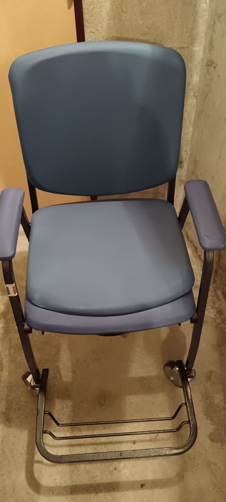 Chaise roulante avec pot de toilette HERDEGEN 120 Dijon (21)