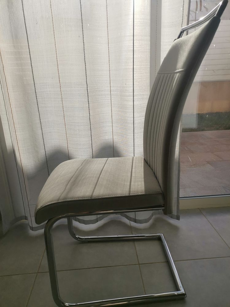 chaise salle � manger 130 Peipin (04)