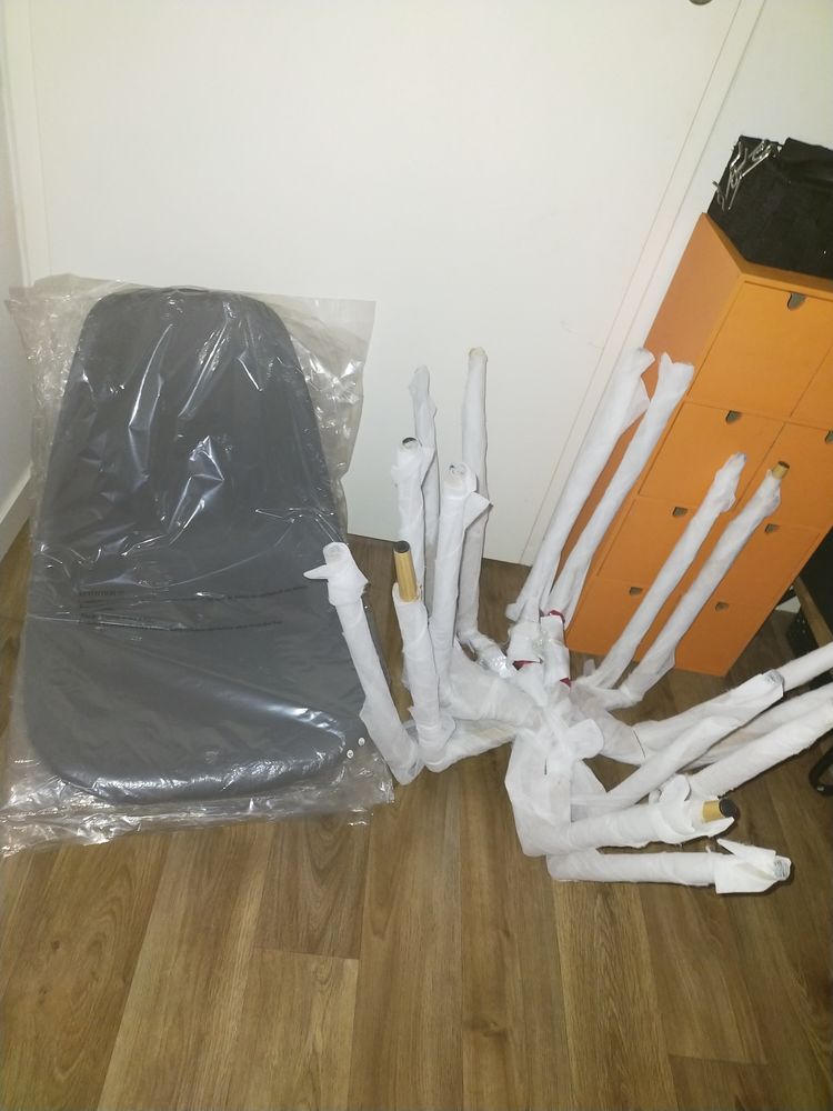 Lot 4 chaise scandinave grise neuf dans carton 80 Ozoir-la-Ferri�re (77)