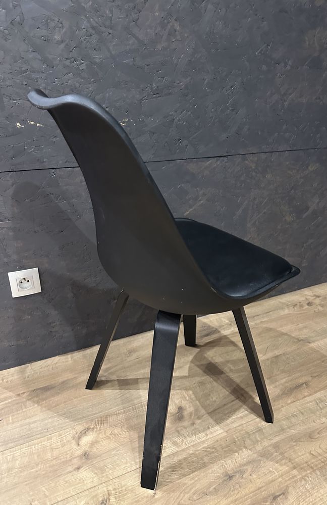 Chaise scandinave noire 20 Villeurbanne (69)