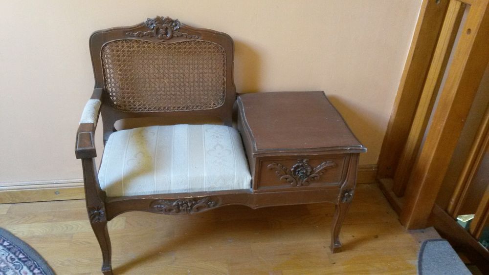 Chaise- table pour t�l�phone 40 Langeais (37)