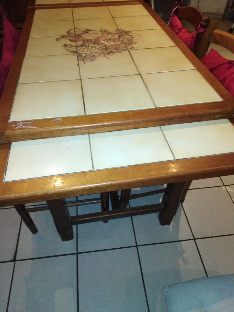5 chaise et une tr�s belle table de cuisine 100 Frontignan (34)
