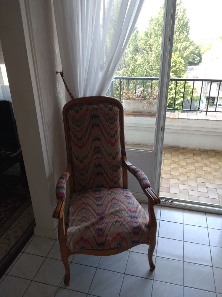 chaise voltaire 65 Angers (49)