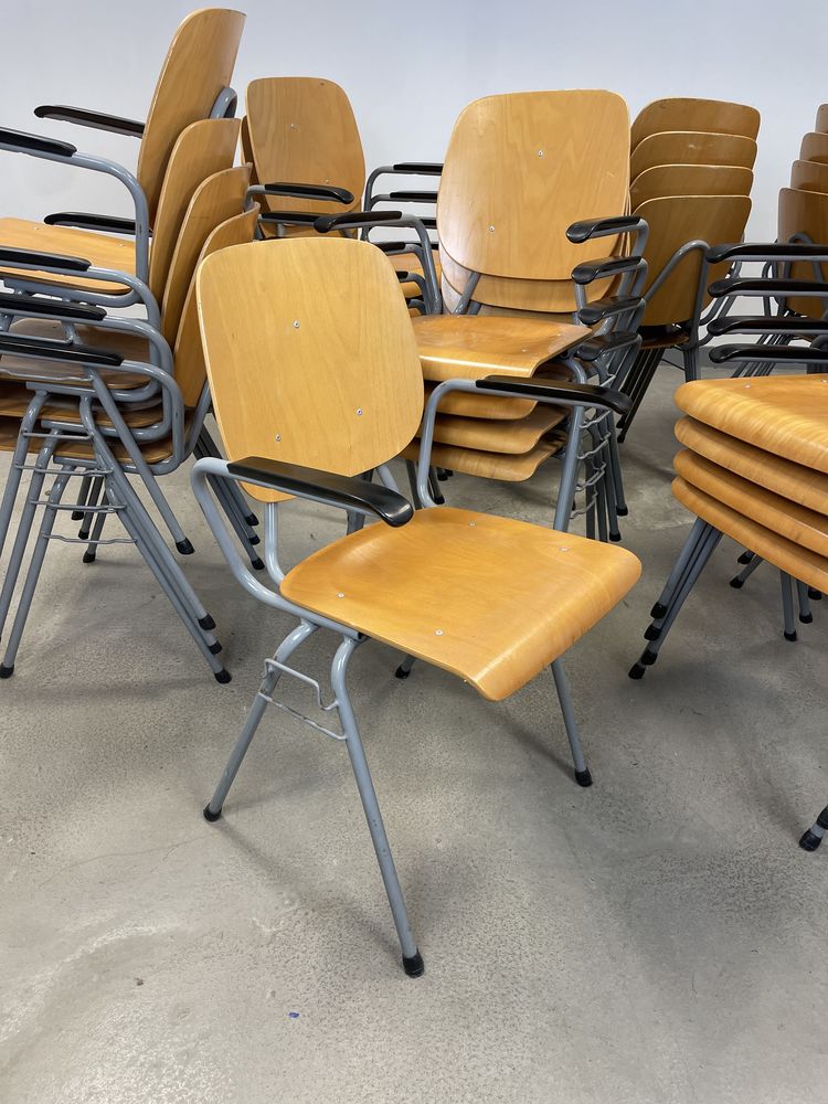 36 chaises accoudoirs �cole indus LIVRAISON POSSIBLE 110 Lorient (56)