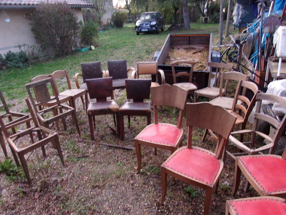 LOT DE 20 CHAISES ANCIENNES d�pareill�es  A RESTAURER 0 Verdun-sur-Garonne (82)