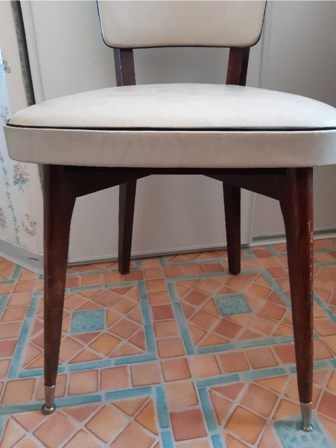 Lot de 6 chaises ann�e 1970 200 Baraqueville (12)