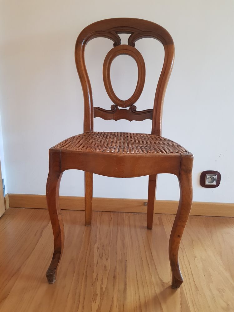 2 CHAISES  ANTIQUAIRES  TRES BON ETAT 59 Bonneville (74)