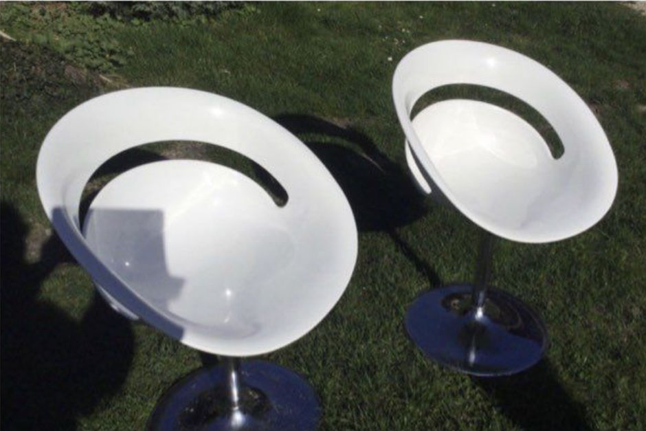 5 chaises de l'artiste & designer Tina Arik L�vy 600 Pontpoint (60)