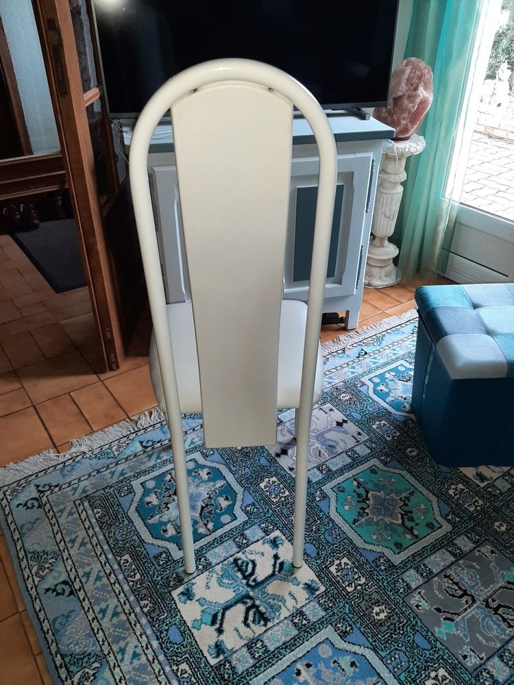 4 chaises assises et dos en cuir 90 Riom (63)