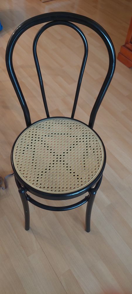 6 chaises de bistro en tr�s bon �tat 
60 Nanterre (92)