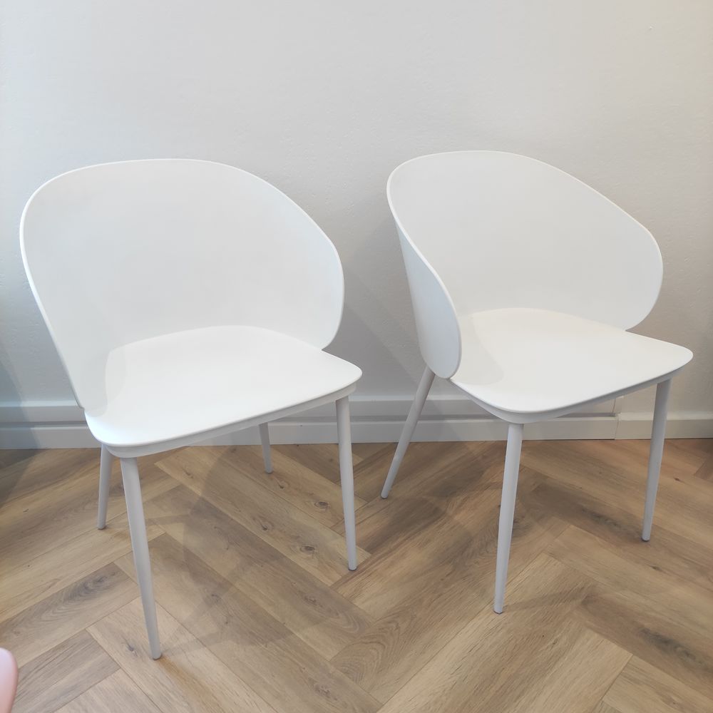 Lot de 2 chaises blanc noire rose vert - 80�
80 Roquebrune-sur-Argens (83)
