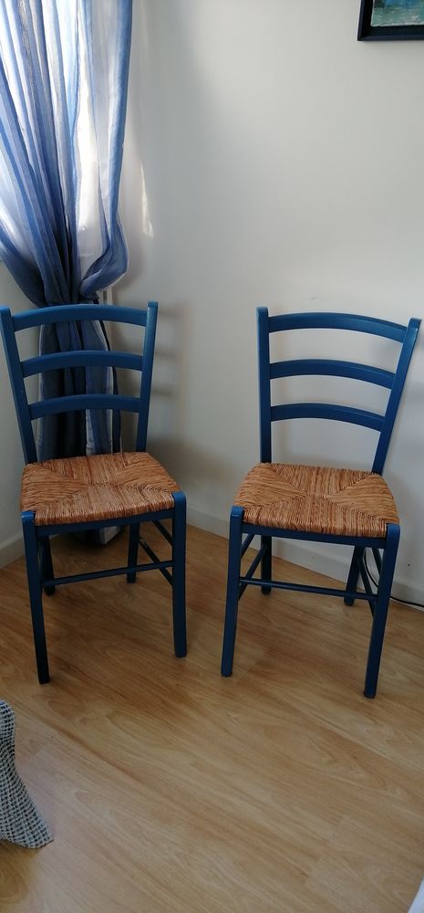 Chaises bleues 0 Bruz (35)