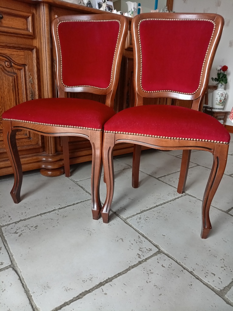 Chaises en bois avec assise rouge 50 Vigneulles-l�s-Hattonch�tel (55)
