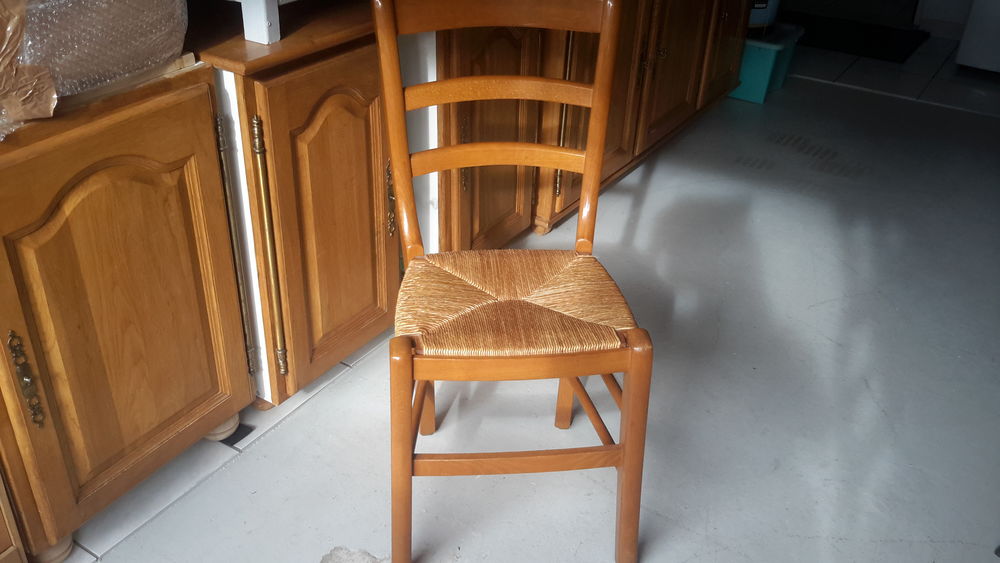 Chaises en bois couleur ch�ne clair 50 Ascain (64)