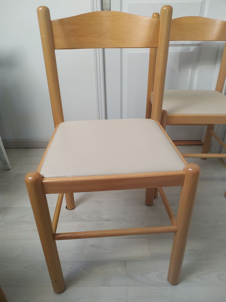 2 chaises en bois, Bon �tat 30 Denguin (64)